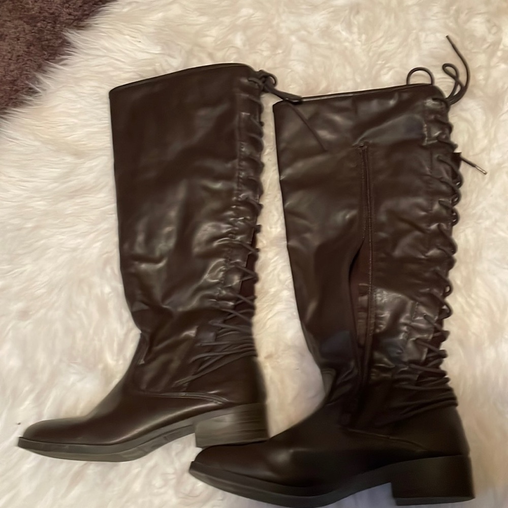 Slightly used brown boots size 10